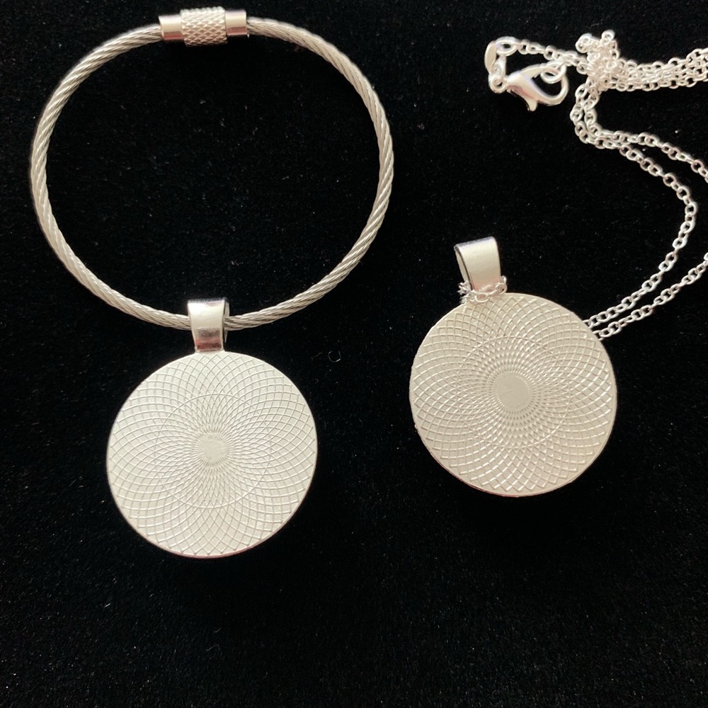 Cabochon Pendant Necklace & Keychain Set - Picture 4 of 4